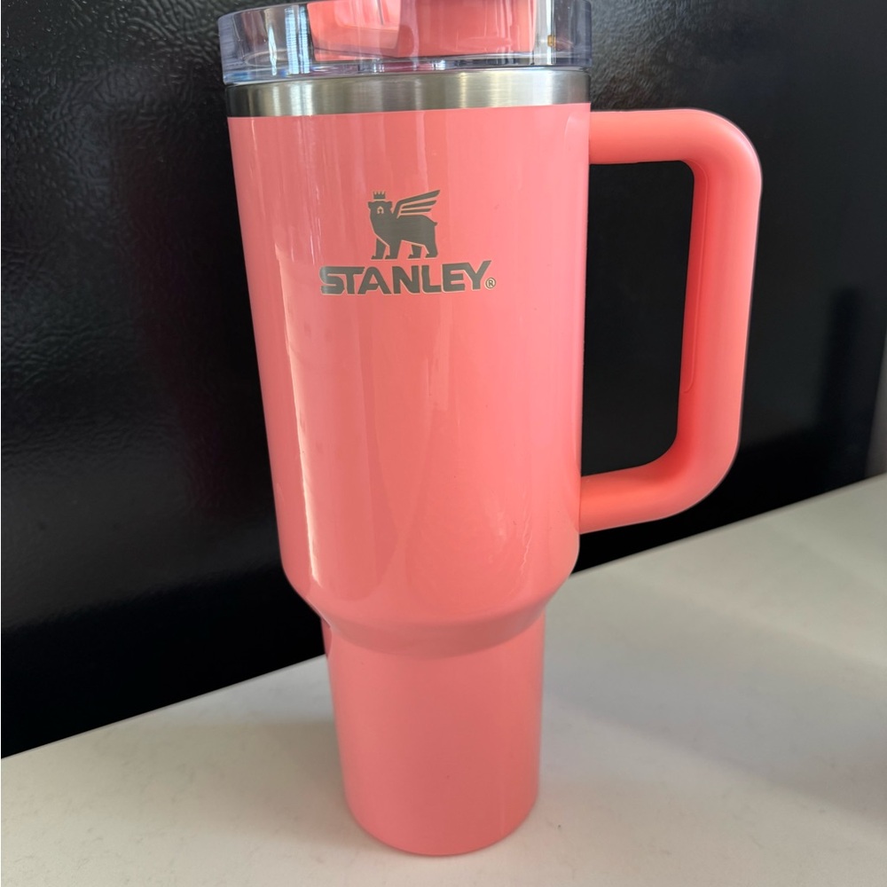 Stanley Pink Tumbler with Handle Elf edition
